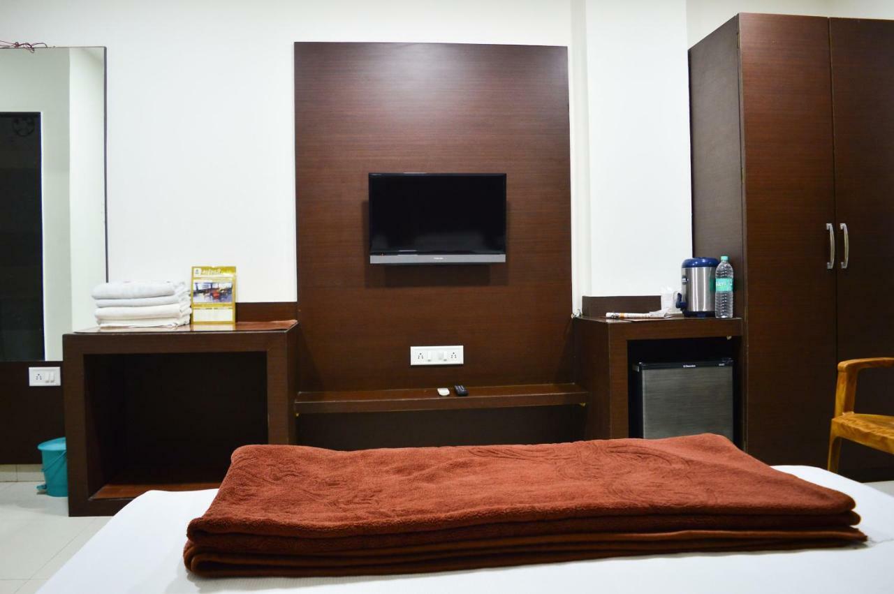 Hotel Maheshwari Avenue Ujjain Bagian luar foto