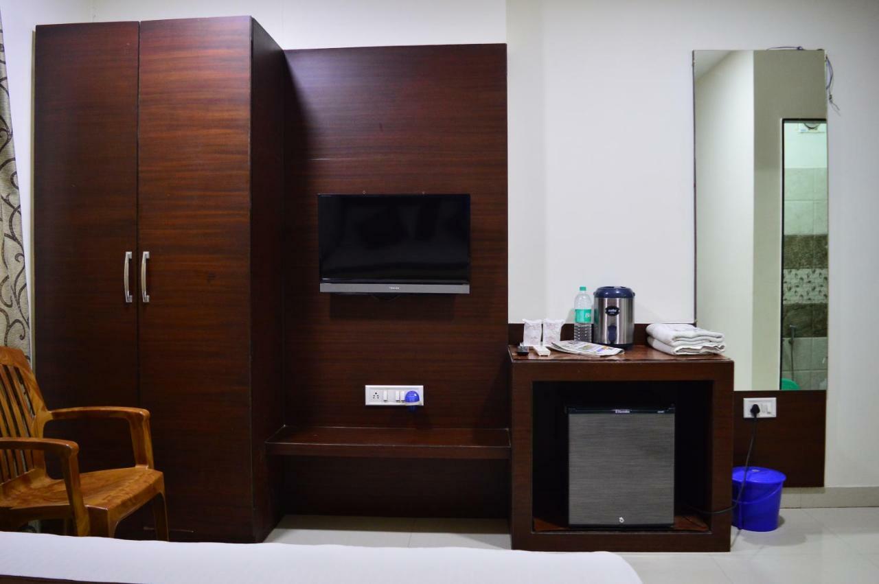 Hotel Maheshwari Avenue Ujjain Bagian luar foto
