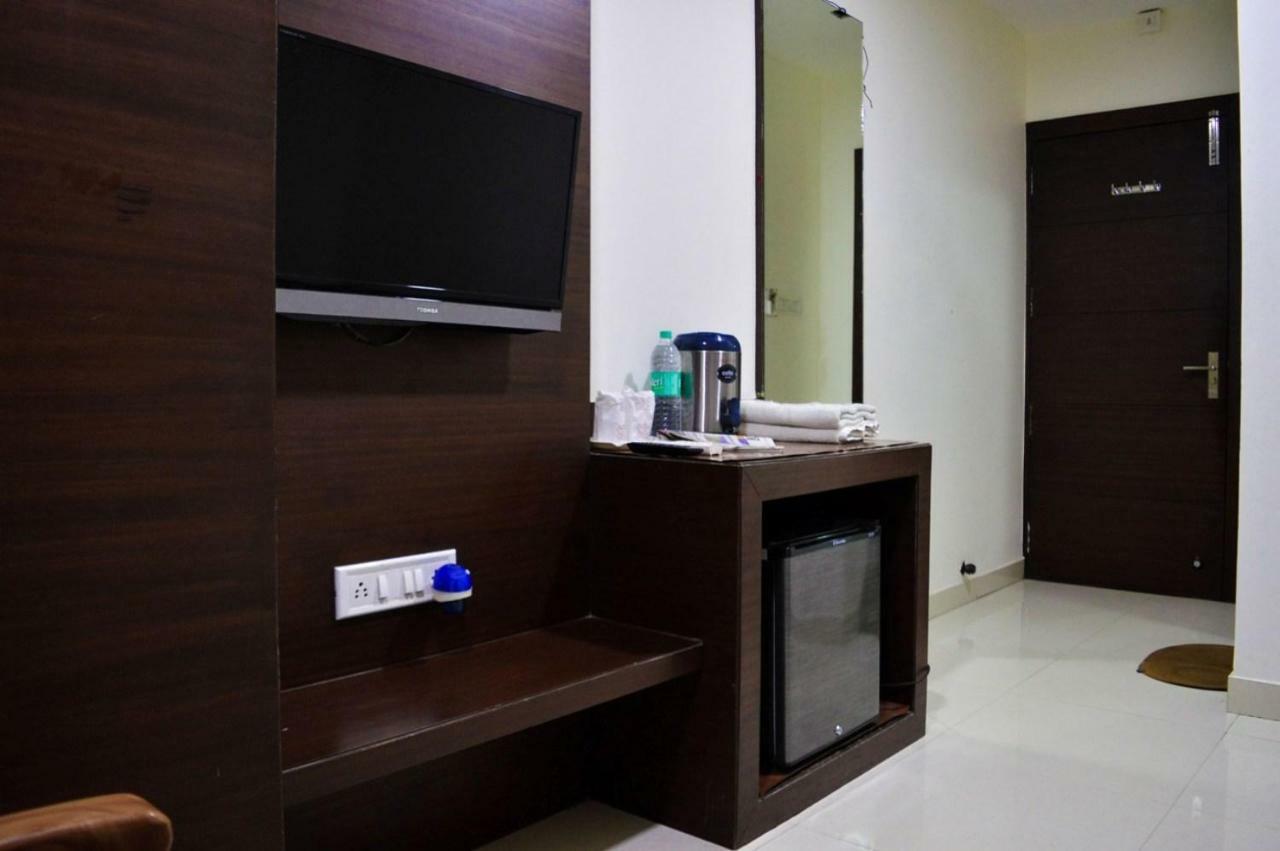Hotel Maheshwari Avenue Ujjain Bagian luar foto