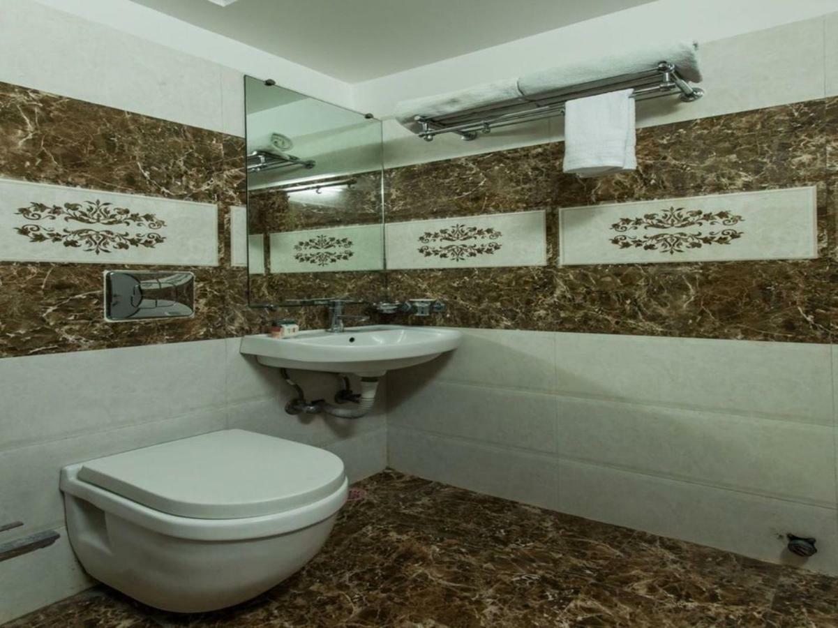 Hotel Maheshwari Avenue Ujjain Bagian luar foto