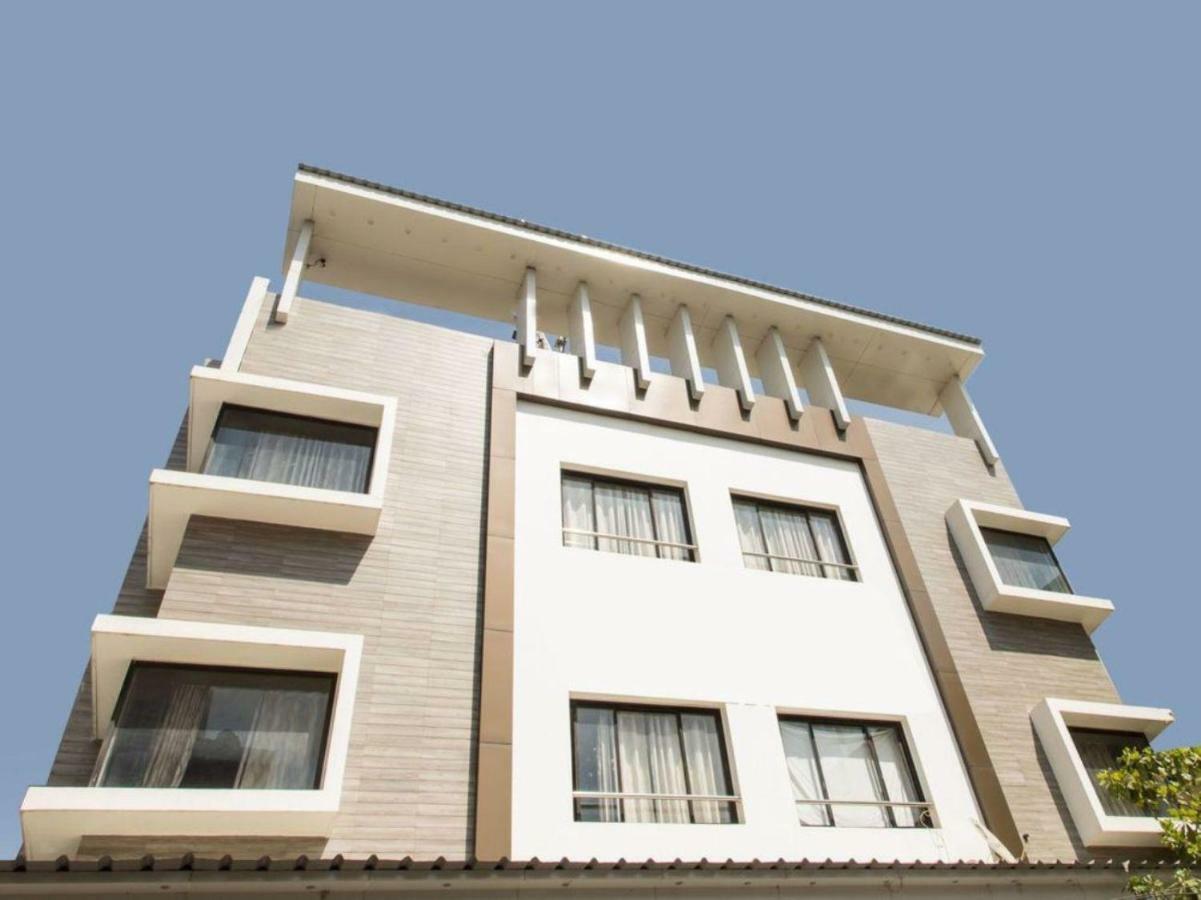 Hotel Maheshwari Avenue Ujjain Bagian luar foto